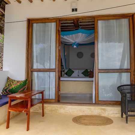 Mnana Beach Bungalows Pingwe Exterior photo
