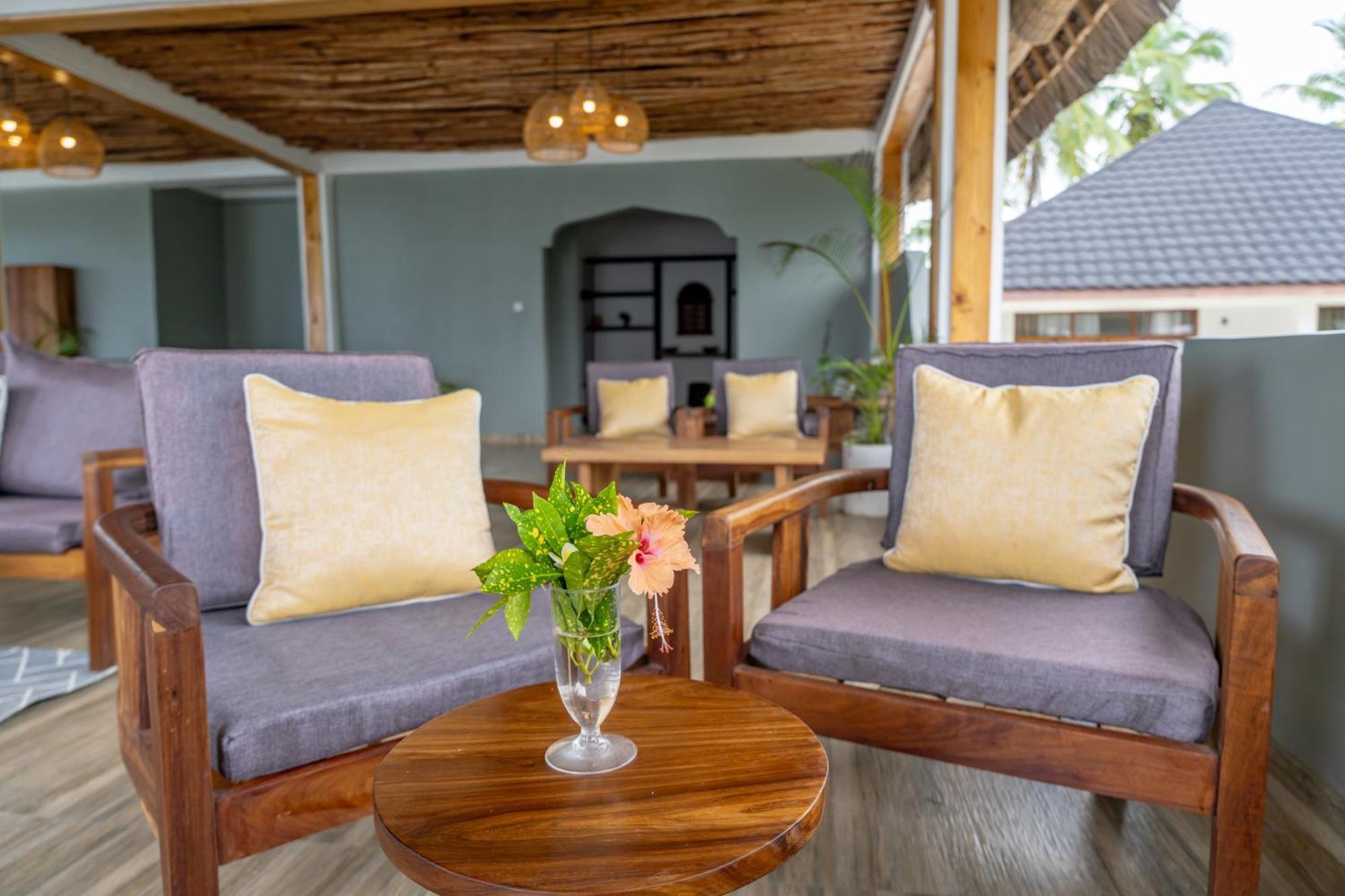 Mnana Beach Bungalows Pingwe Exterior photo
