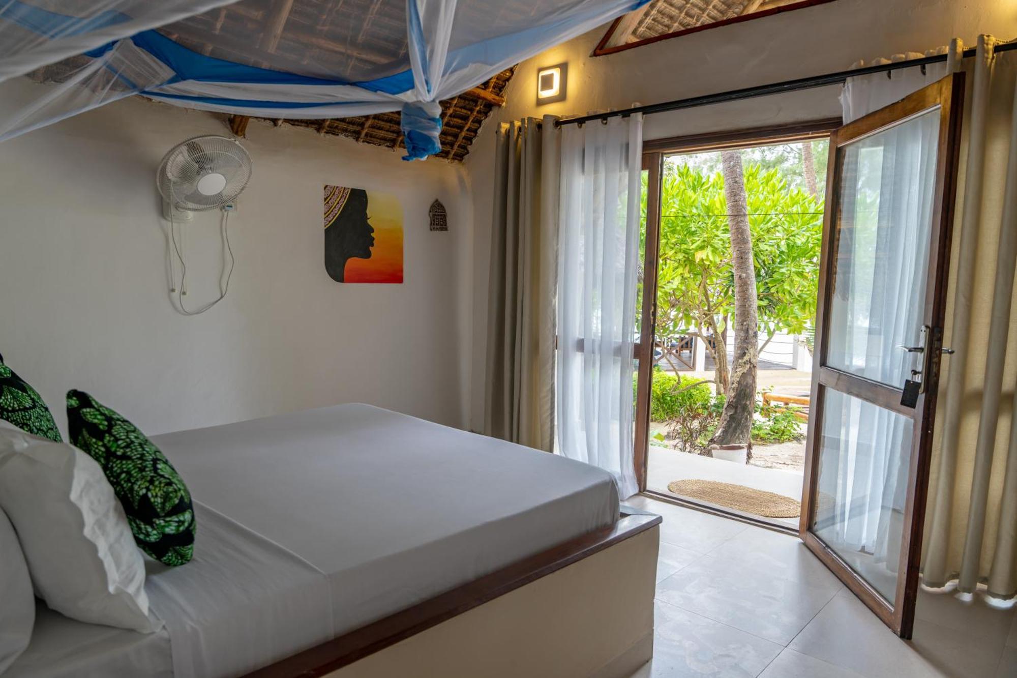 Mnana Beach Bungalows Pingwe Exterior photo
